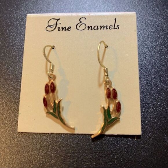 Enamel Flower Earrings Drop Dangle Gold Tone Metal 1.5” Gorgeous NWT - Picture 2 of 3